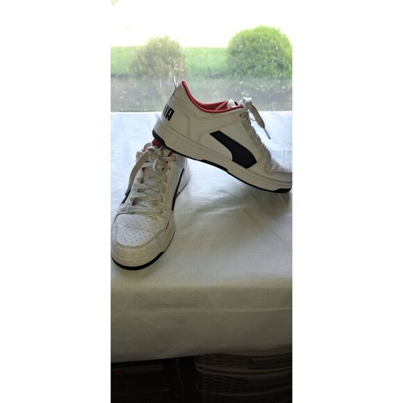 Big Kids Size 6.5 PUMA Rebound Layup Lo Low Top White/Red/Black 370490-01 - Picture 1 of 7